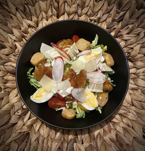 Salade césar au poulet croustillant