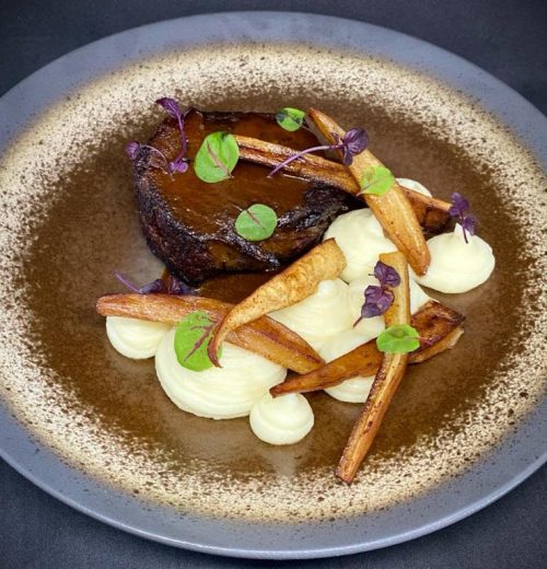 Paleron de bœuf braisé, panais rôti à la vanille et mousseline de panais